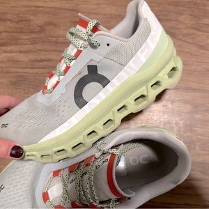 On Running Shoes- Cloudmonster